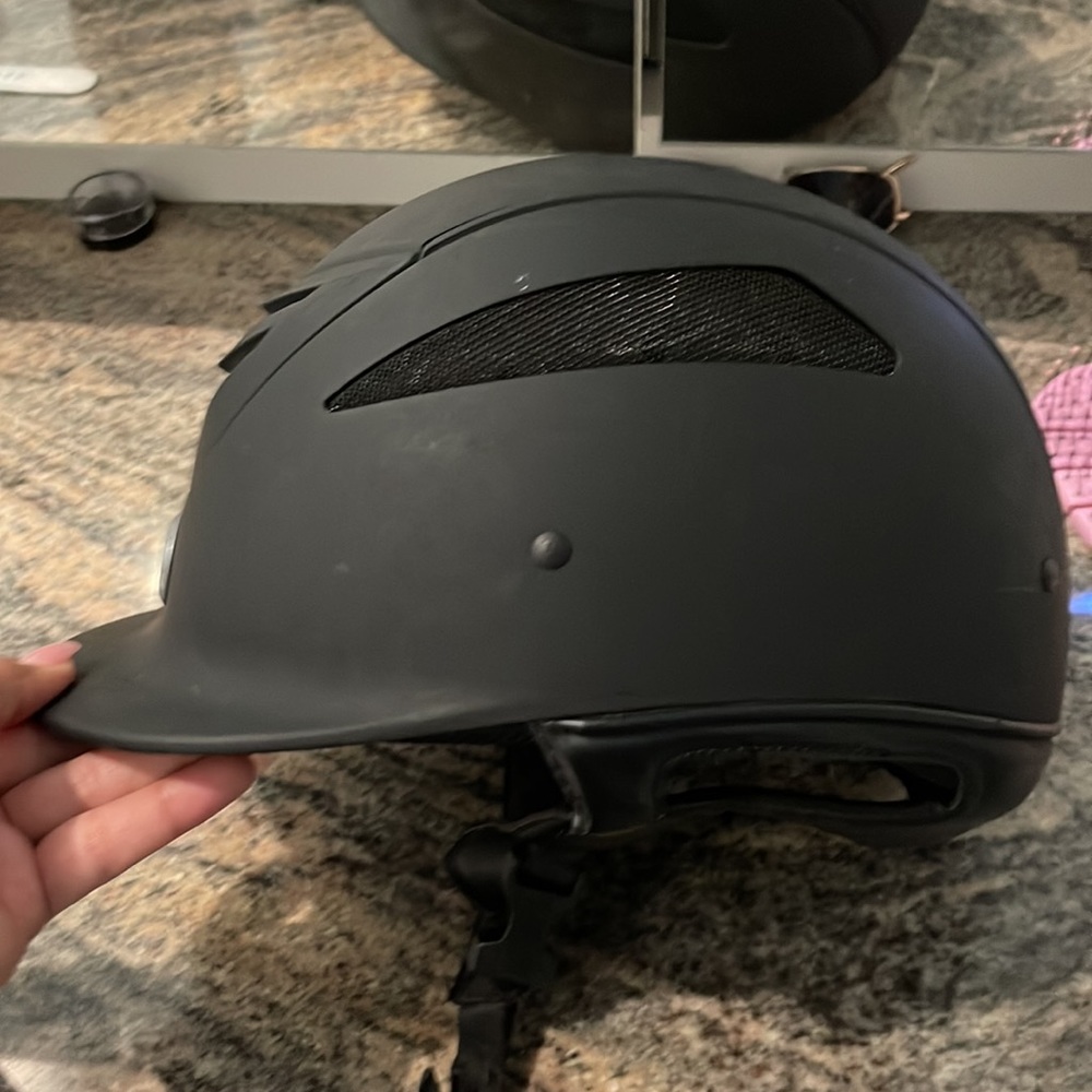 Riding Helment - Picture 2 of 5